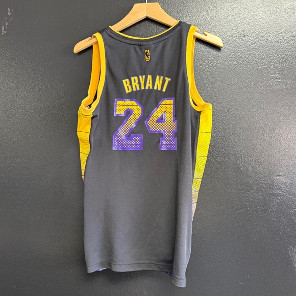 Rare Kobe Bryant Los Angeles Lakers Adidas NBA 4 HER Jersey #24. - Picture 2 of 4